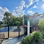 Spacious 4-Bedrooms Apartment In West Ryde With Wifi, Ac