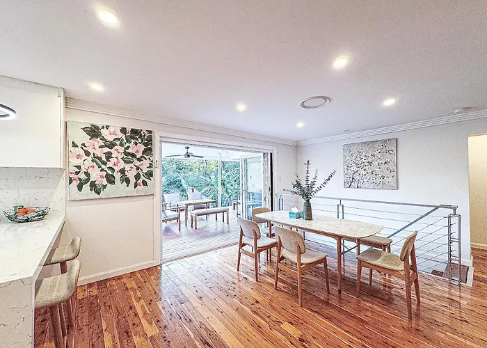 Spacious 4-Bedrooms Apartment In West Ryde With Wifi, Ac