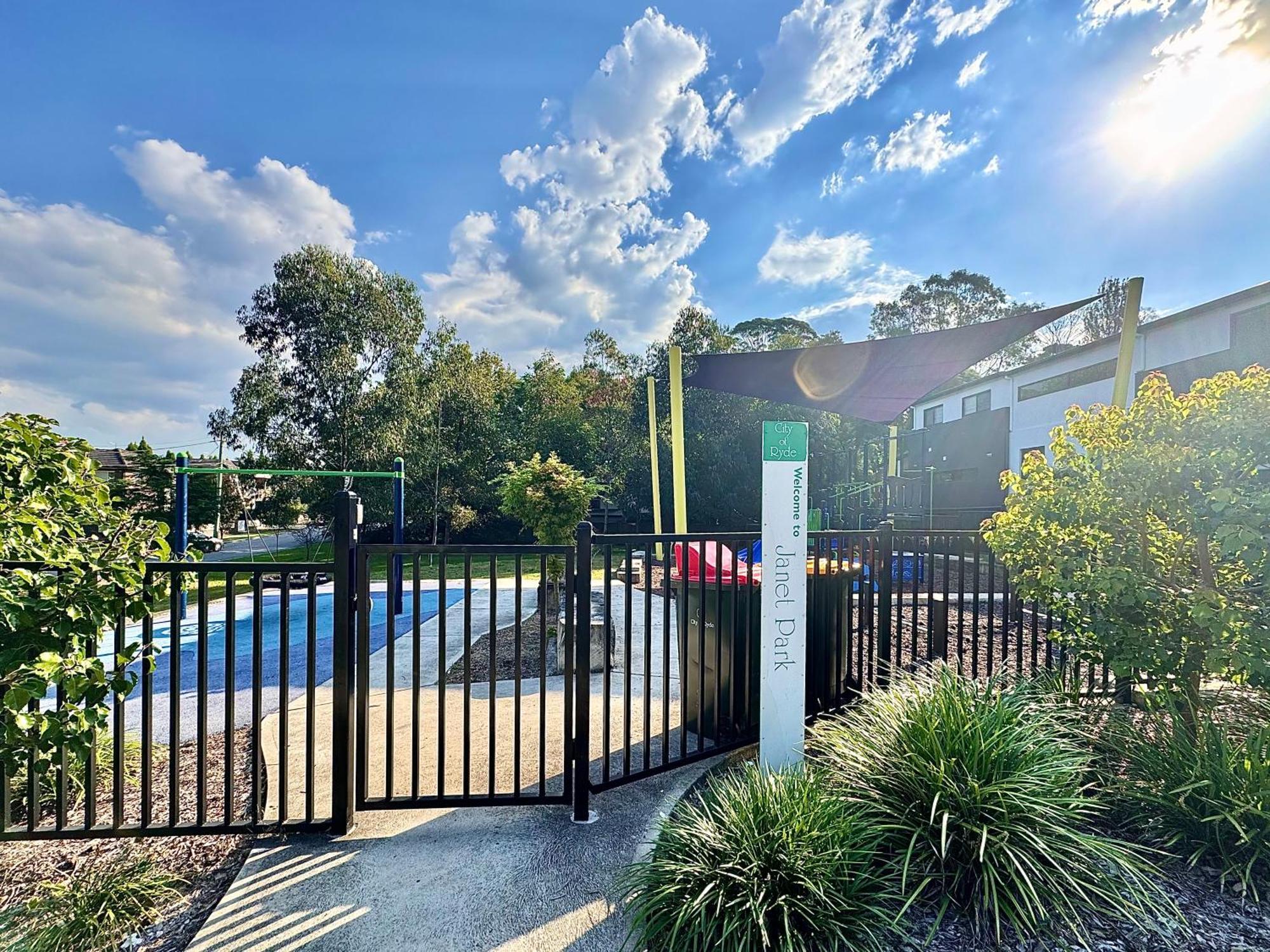 Spacious 4-bedrooms In West Ryde With Wifi, Ac *