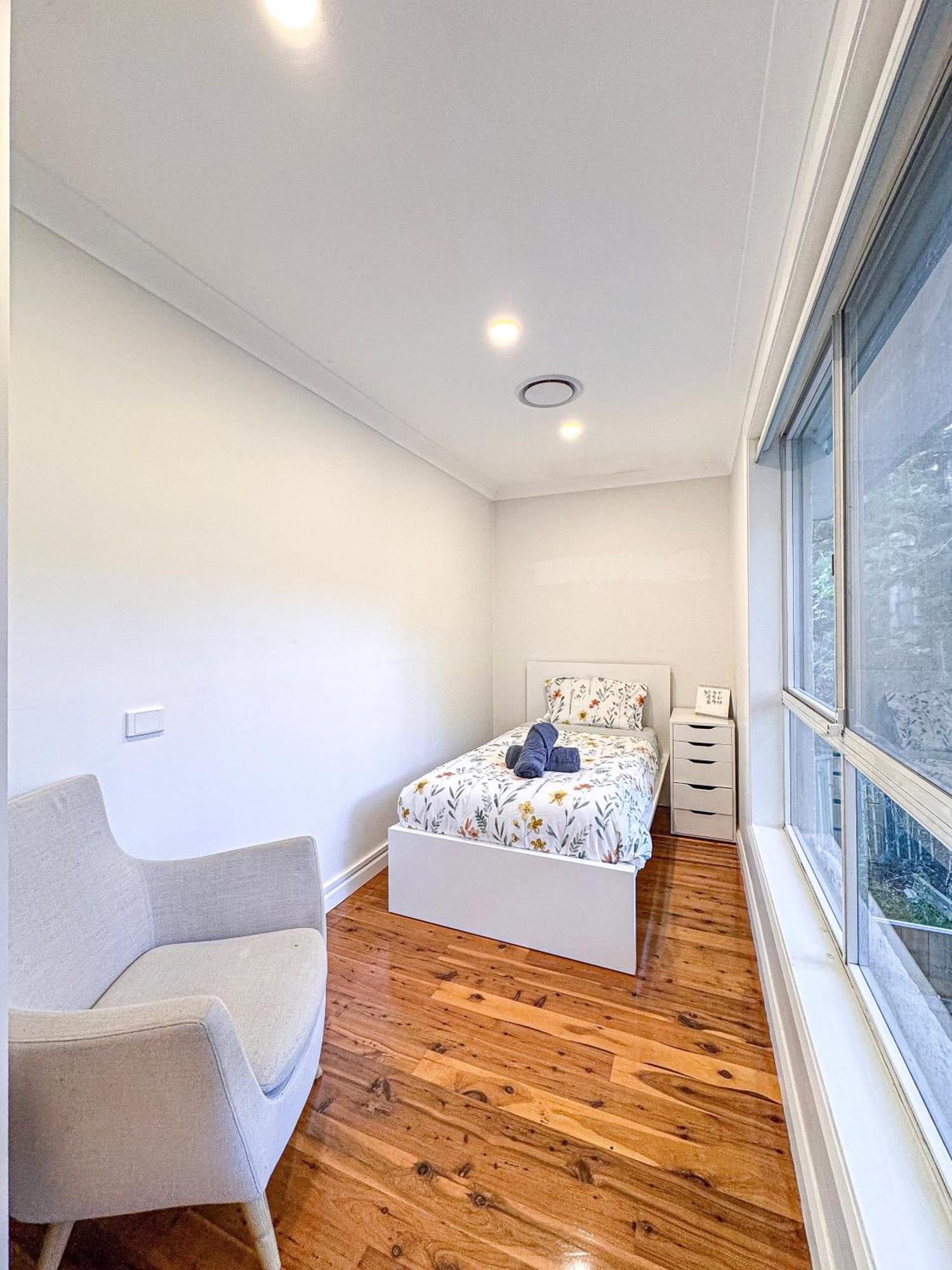 Spacious 4-bedrooms In West Ryde With Wifi, Ac