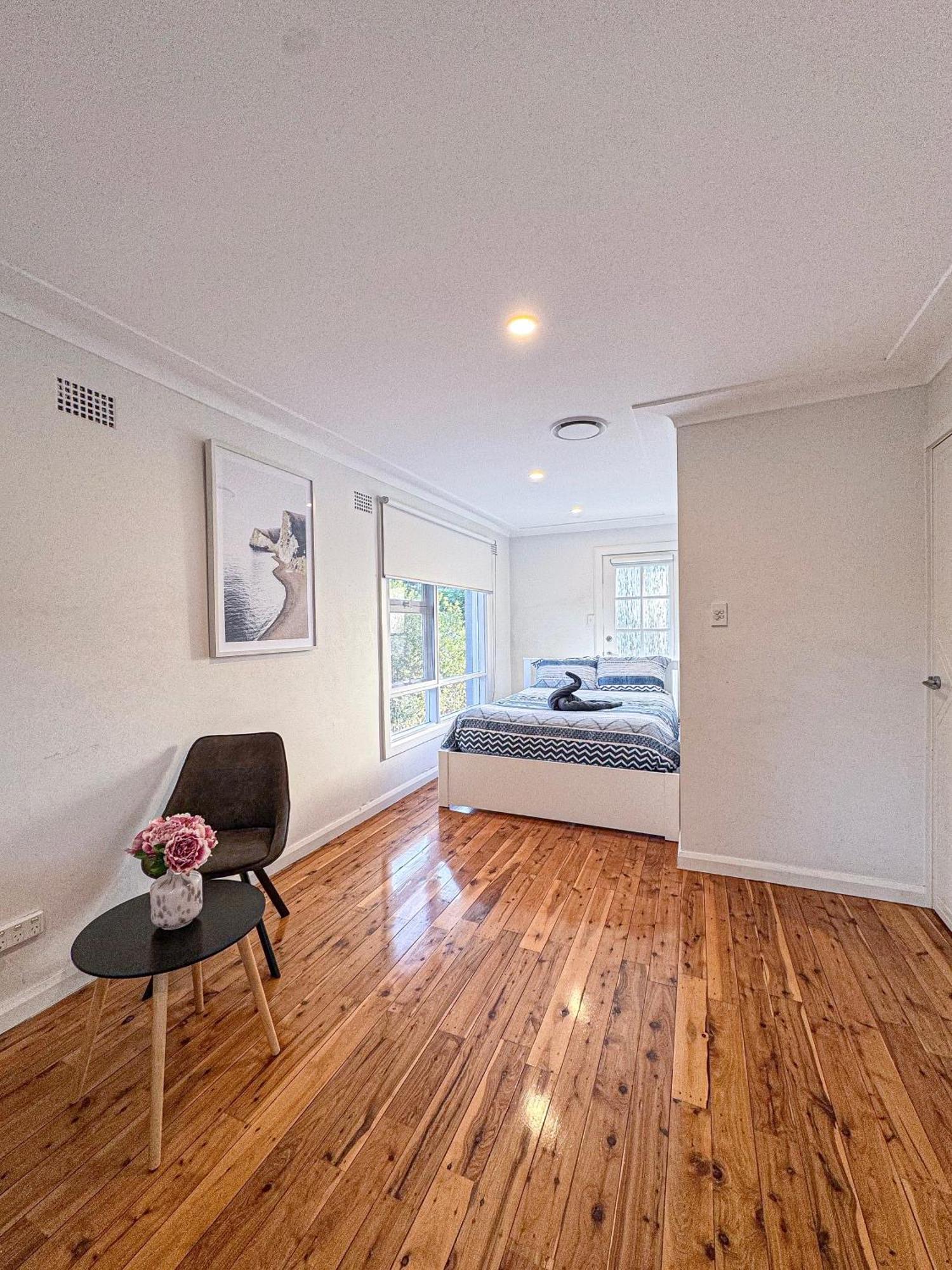 Spacious 4-bedrooms In West Ryde With Wifi, Ac Apartment